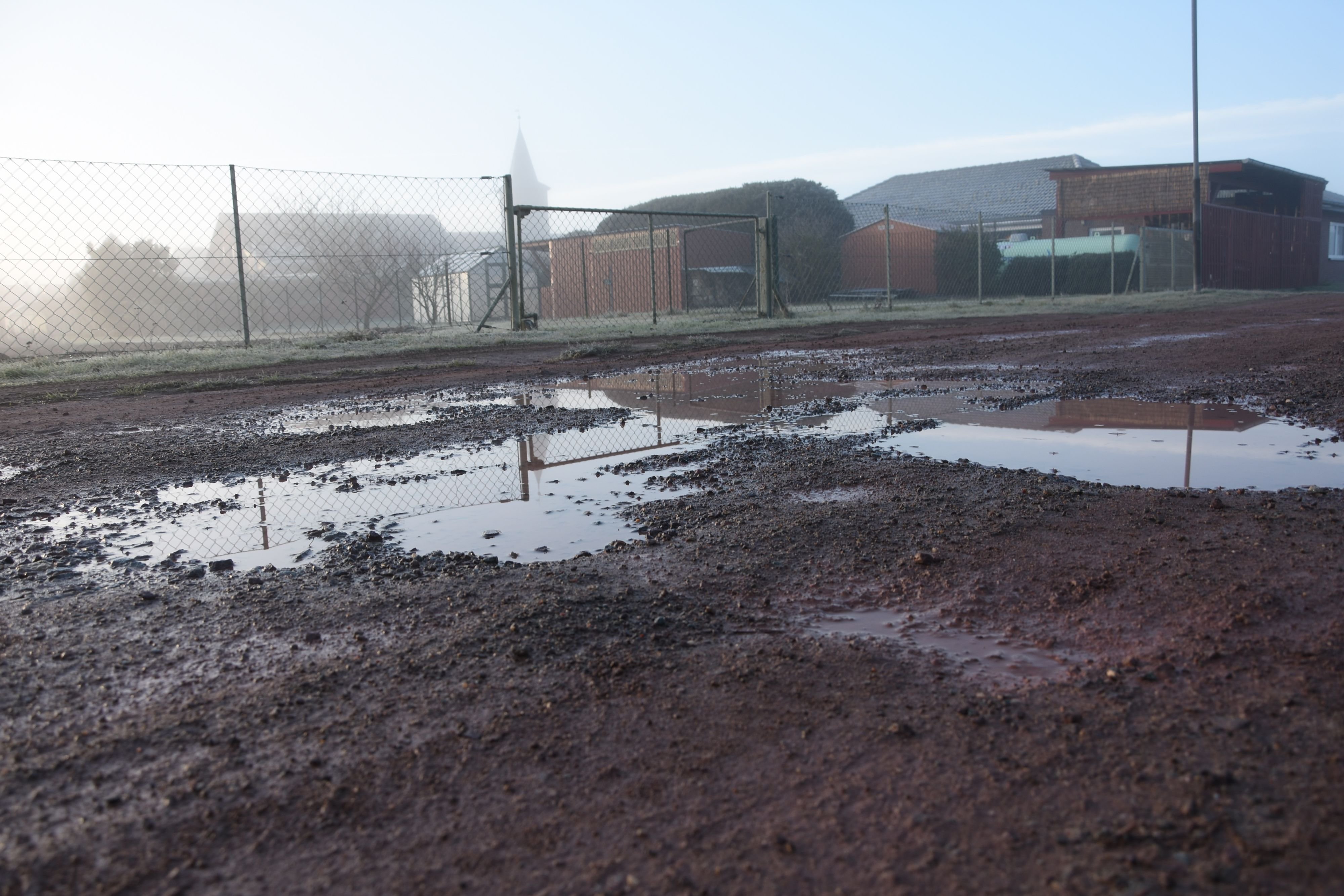 Wie weiter mit der Sandstraße?: Löcher flicken hat nichts gebracht