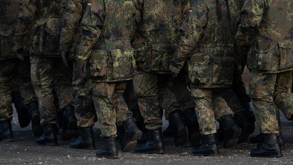 Eine Wehrpflicht ist aus Sicht der Linken „ein unzumutbarer Eingriff in die persönlichen Freiheitsrechte junger Menschen“. (Symbolbild)