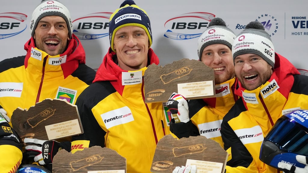 Johannes Lochner (r) fängt mit seiner Crew Francesco Friedrich im Viererbob-Weltcup in Lillehammer noch ab und gewinnt. (Archivbild)