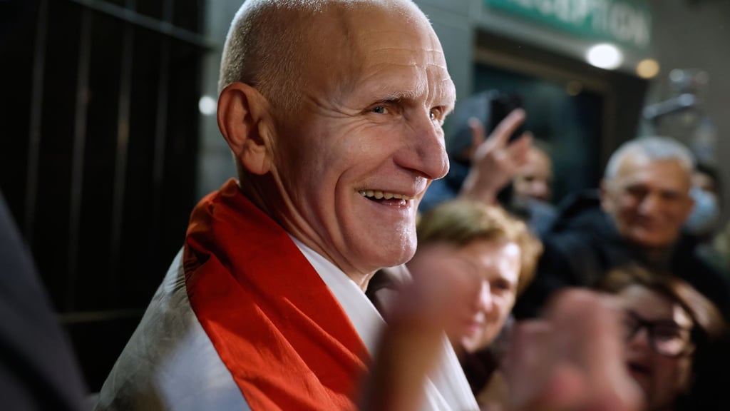 Der Friedensnobelpreisträger Alex Beljazki ist wieder in Freiheit.