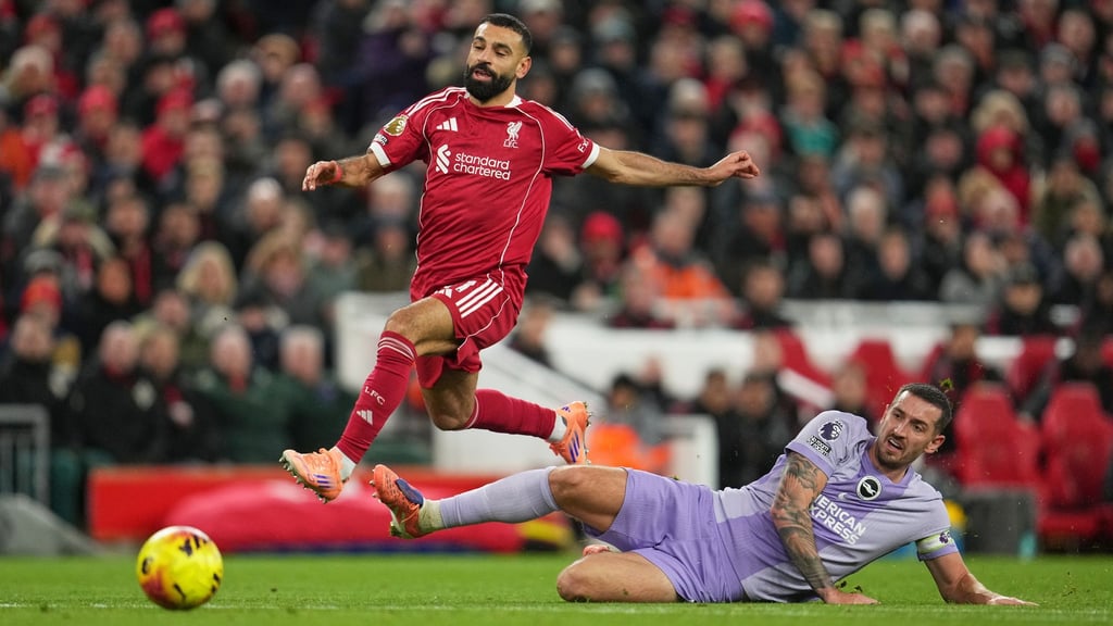 Wieder am Ball: Liverpools Mohamed Salah (r).