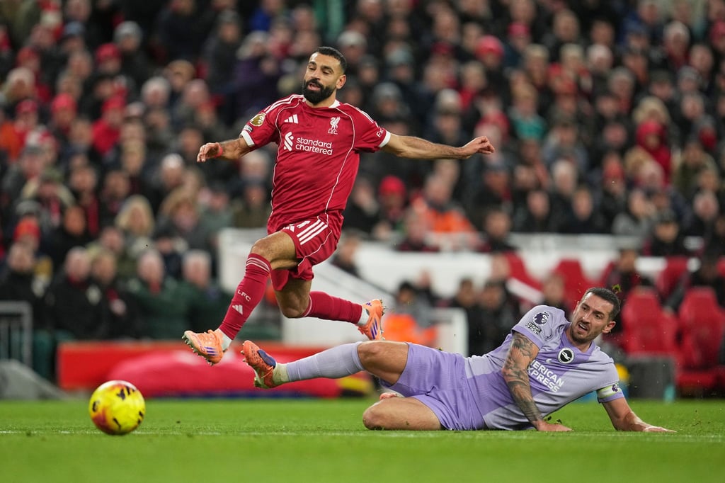 Wieder am Ball: Liverpools Mohamed Salah (r).