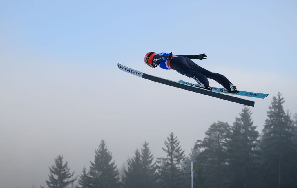 Selina Freitag zeigt in Klingenthal ordentliche Sprünge.