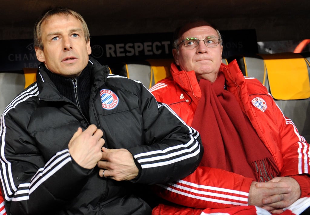 Die Trennung von Trainer Klinsmann (l) erfolgte im Jahr 2009 vorzeitig. (Archivbild)