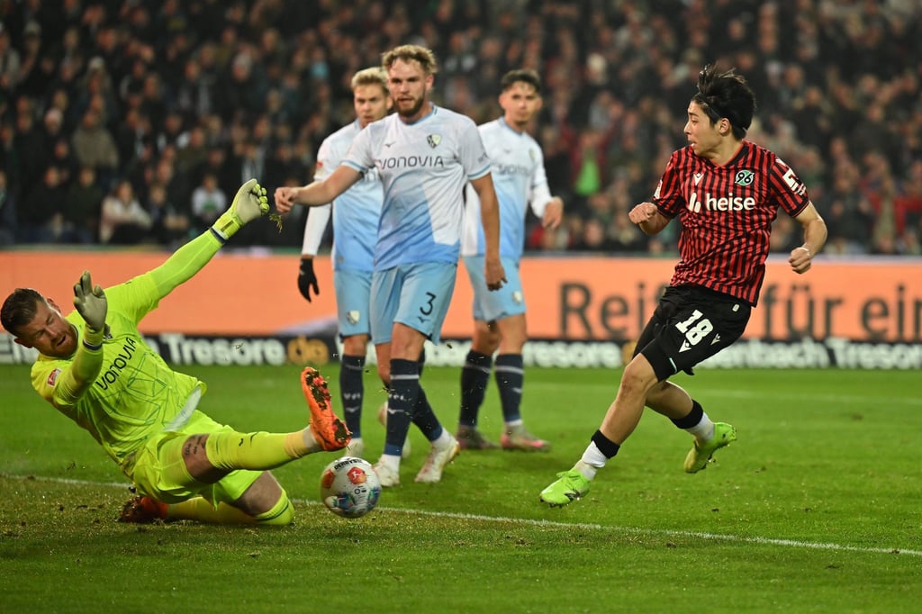 Großchance für Hannover: Daisuke Yokota scheitert an Bochums Torwart Timo Horn.