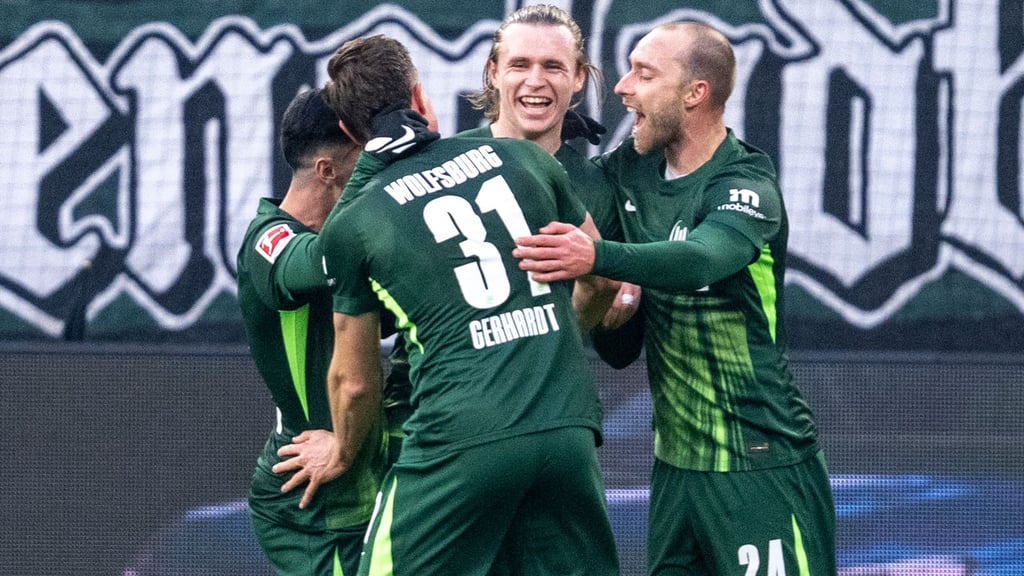 Doppeltorschütze für Wolfsburg: Offensivmann Patrick Wimmer (M.).