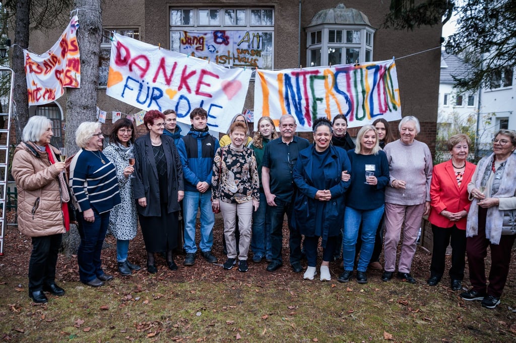 Vor 13 Jahren wurden sie als Hausbesetzer bekannt, nun haben die Senioren wohl auch längerfristig Sicherheit über den Fortbestand der Begegnungsstätte „Stille Straße“.