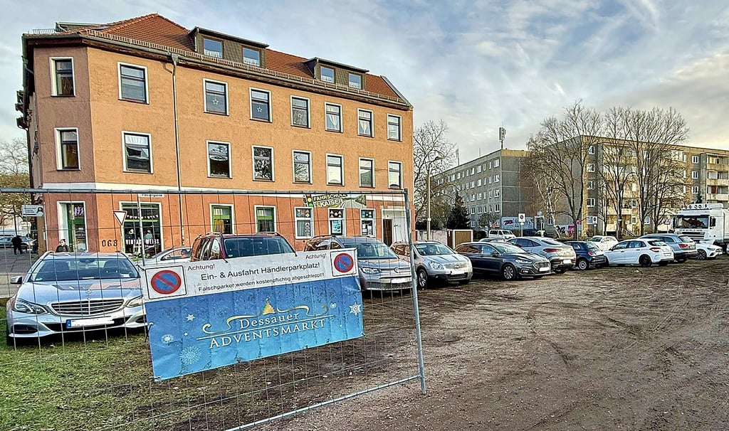 An der Flössergasse sind vier Parkplätze ausschließlich für die Händler des Adventsmarktes vorgesehen – Marktbesuchern ist das mitunter egal.