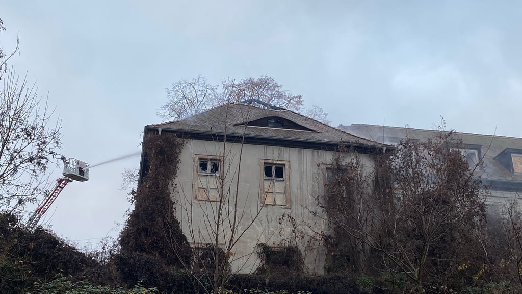 Ein Brand im Dachstuhl war an der ehemaligen FDGB-Schule in Alsleben ausgebrochen. 