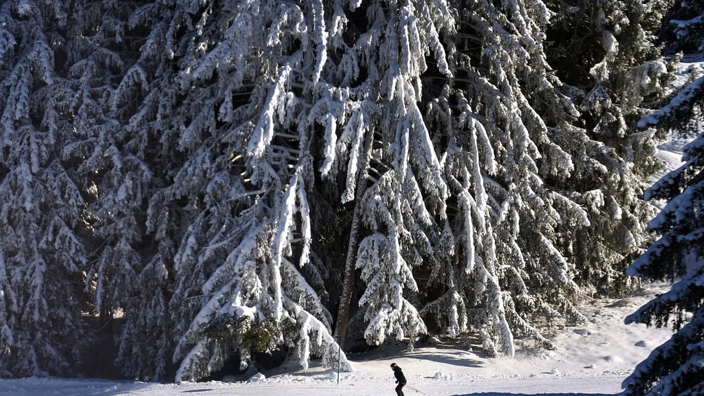 Verglichen mit früheren Jahren fällt nicht nur weniger Schnee, er schmilzt auch schneller dahin. (Archivbild)