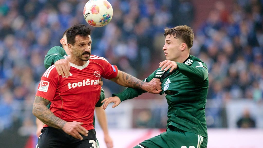 Becker trifft erneut für die Schalker.