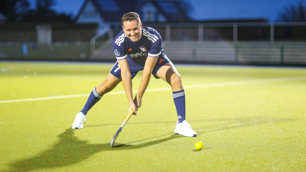 Stephan Reichardt ist Spieler, Trainer und Vorsitzender beim Hockey Leuna. Auf dem Kunstrasenplatz in Leuna oder in der heimischen Sporthalle fühlt er sich sichtlich wohl.