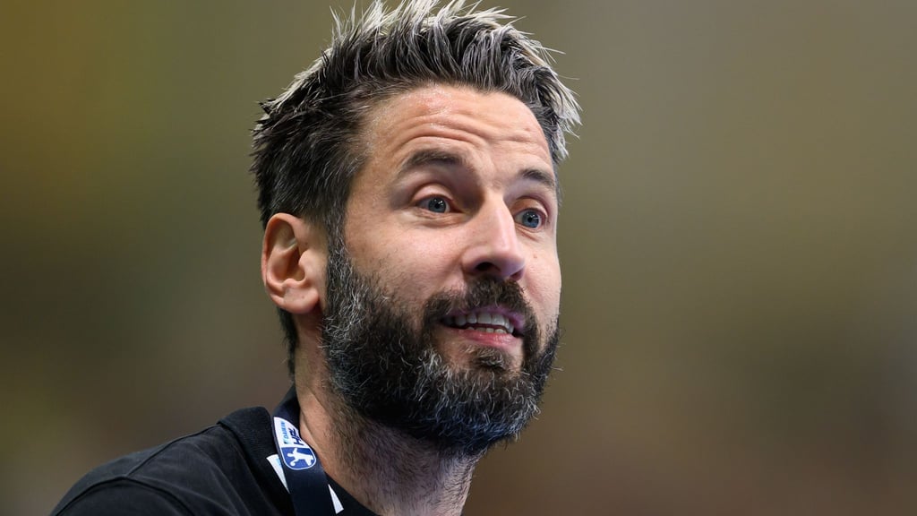 Bennet Wiegert feiert 10-jähriges Dienstjubiläum als Cheftrainer beim SC Magdeburg. (Archivbild)