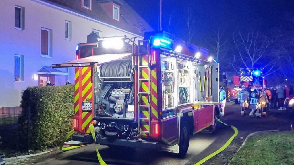 In der Nacht zum 14. Dezember 2025 ist es an der Einsteinstraße in Burg zu einem Kellerbrand gekommen.