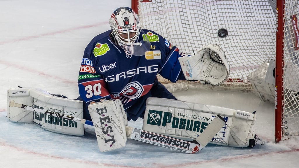 Torhüter Jake Hildebrand blieb beim Sieg der Eisbären Berlin ohne Gegentreffer.