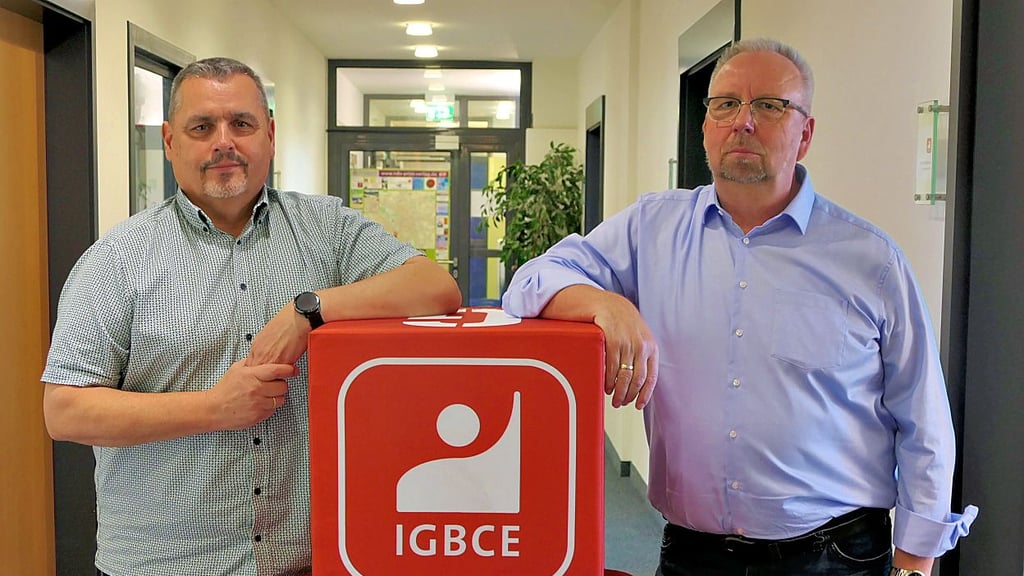 Dow-Betriebsräte Dieter Macke und Andreas Zielke haben noch Hoffnung. Die&nbsp;Betriebsräte setzen auf politische Unterstützung, um die Schließung systemrelevanter Anlagen bei Dow zu verhindern.