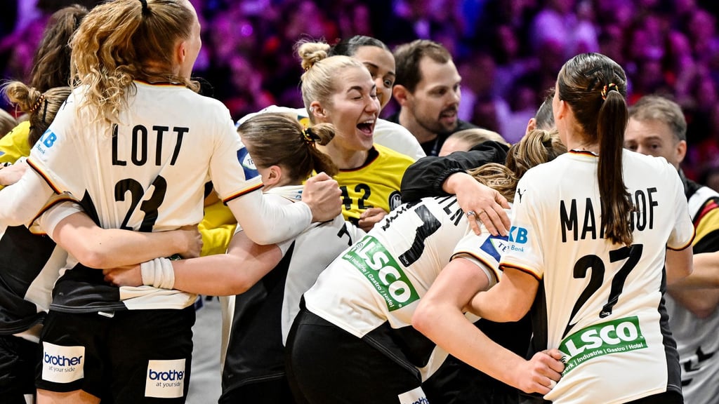 Die deutschen Handballerinnen stehen erstmals seit 1993 im WM-Finale.
