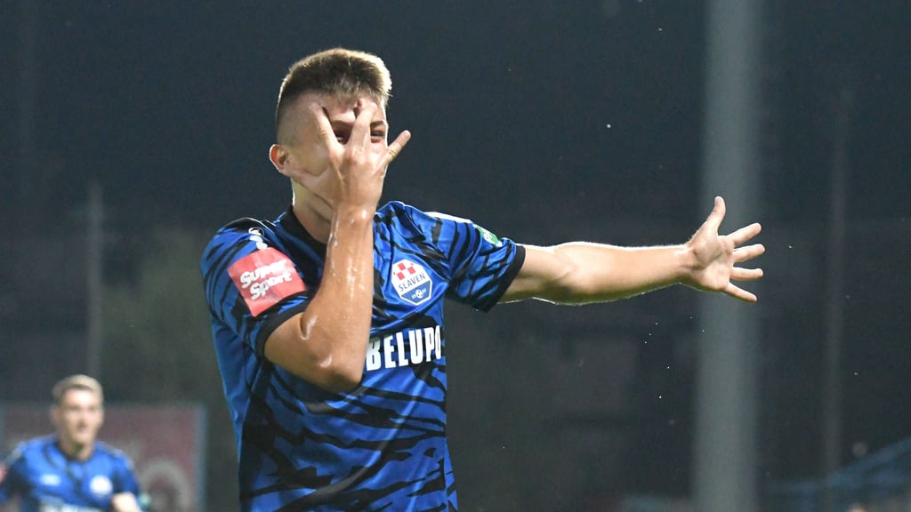 Kreativer Torjubel von Adriano Jagusic.