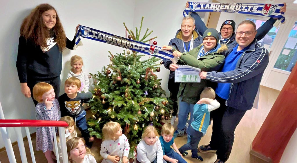 FCM-Fanclub-Spende für die Kita in Tangerhütte.