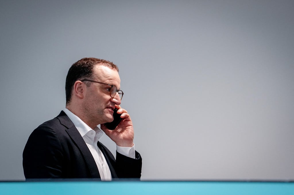 Jens Spahn ist in der Corona-Krise laut einer Untersuchung „gegen den Rat seiner Fachabteilungen“ in großem Umfang in die Schutzmasken-Beschaffung eingestiegen. (Archivfoto)