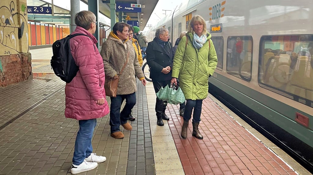 Der Regionalexpress 1 fährt künftig nur noch alle zwei Stunden ab Genthin, dafür fährt nun auch der Regionalbahn 40 bis Genthin. 