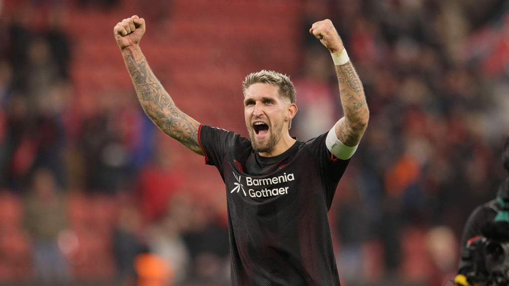 Jubel nach dem Schlusspfiff bei Leverkusen-Spieler Robert Andrich.