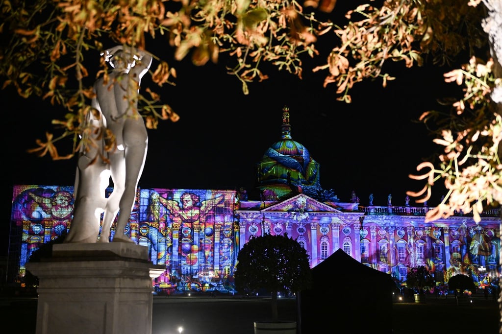 Kein Lichterzauber 2026 im Park Sanssouci: Die Potsdamer Schlössernacht wird erst einmal gestoppt. 2027 soll es aber weitergehen. (Archivbild)