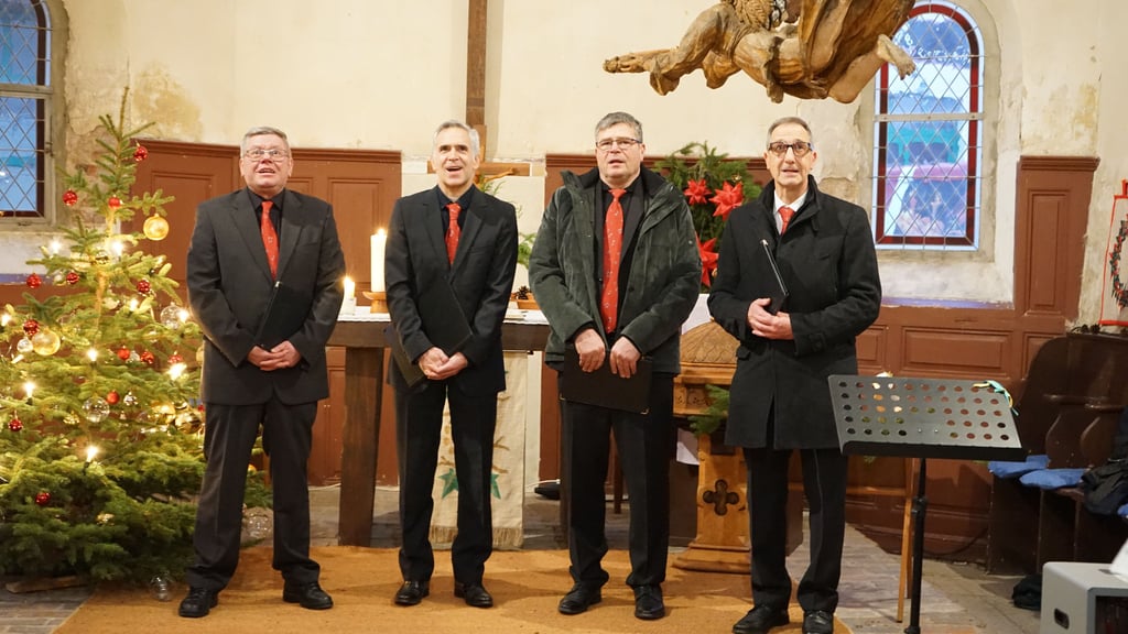 Der Glindenberger Chor gab während des Adventsmarktes ein Konzert in der Kirche.