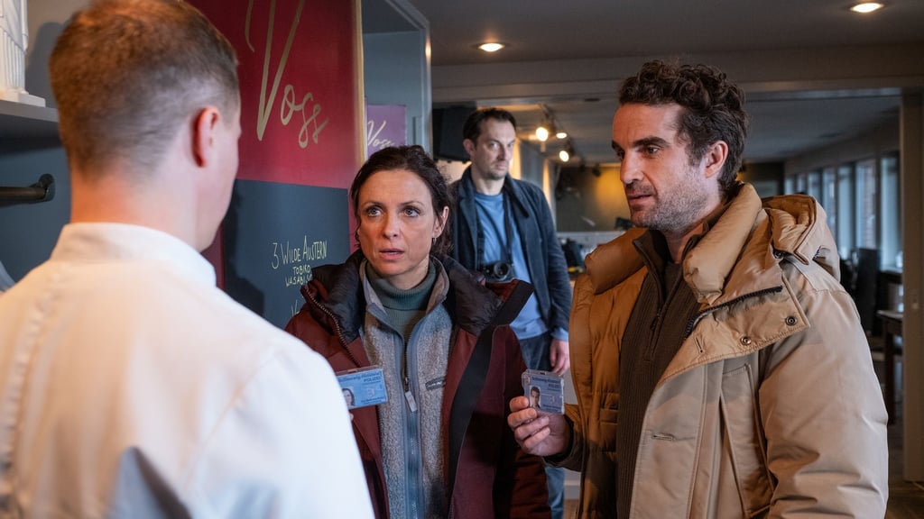 Guten Tag, Mordkommission: Ina Behrendsen (Julia Brendler) und Hinnerk Feldmann (Oliver Wnuk, rechts) müssen eine schlechte Nachricht überbringen.