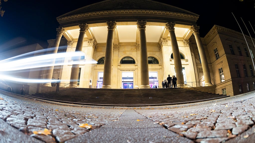 Drei von vier Fraktionen im Landtag wollen – wie auf Bundesebene – ein parlamentarisches Gremium zur Kontrolle des Verfassungsschutzes einrichten. (Archivbild)