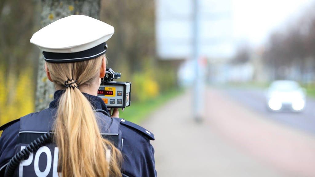 In Magdeburg wird vom 15. bis 19. Dezember die Geschwindigkeit von Autofahrern kontrolliert. An diesen Stellen stehen die Blitzer. 