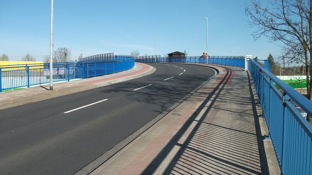Die Streetzer Brücke wird in der Nacht zum Freitag überprüft.