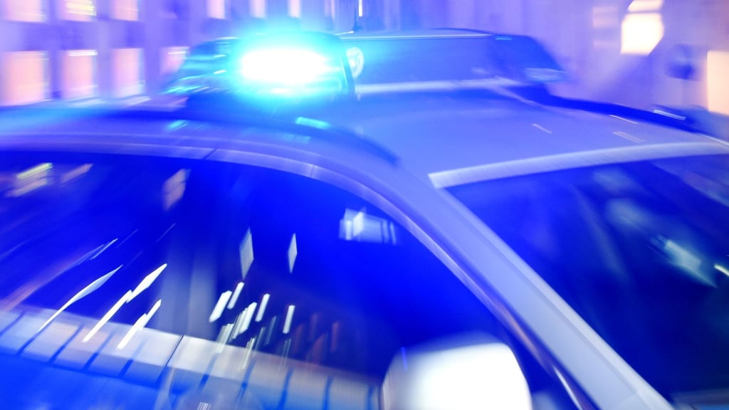 Die Polizei hat einen Pkw von der B80 bis nach Röblingen am See verfolgt.