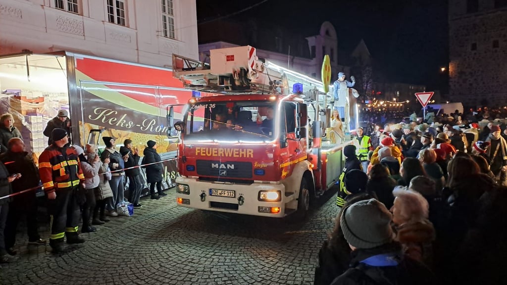 Die Feuerwehr wurde gebührend auf der Schloßfreieheit empfangen.