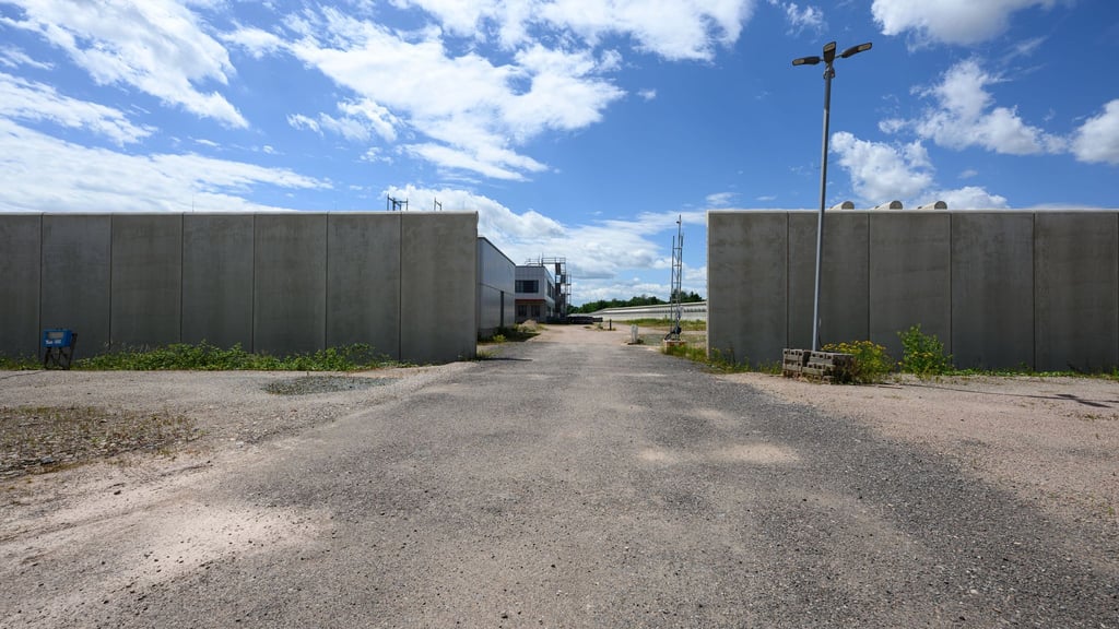 Blick auf die ruhende Baustelle der zukünftigen JVA Zwickau-Marienthal. (Archivbild)