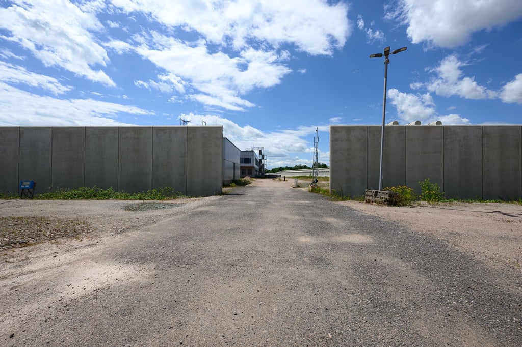 Blick auf die ruhende Baustelle der zukünftigen JVA Zwickau-Marienthal. (Archivbild)