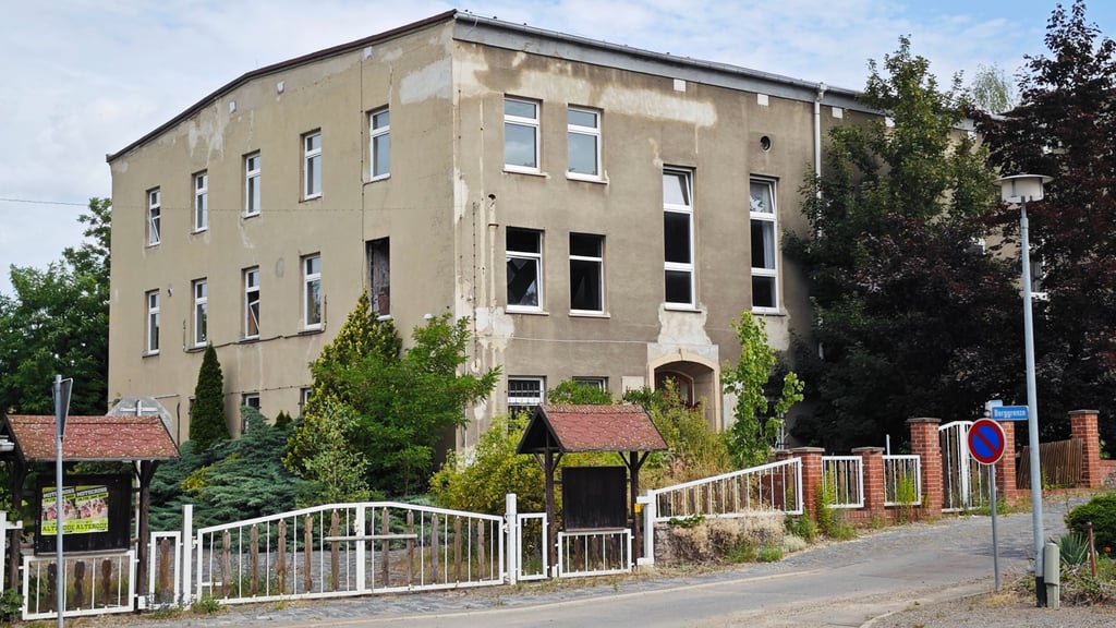 Das ehemalige Sozialgebäude der Hettstedter Bleihütte stand jetzt zur Zwangsversteigerung. 