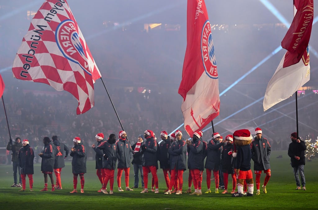 Nicht als Sieger zur Weihnachtsfeier im Stadion: Die Stars des FC Bayern.