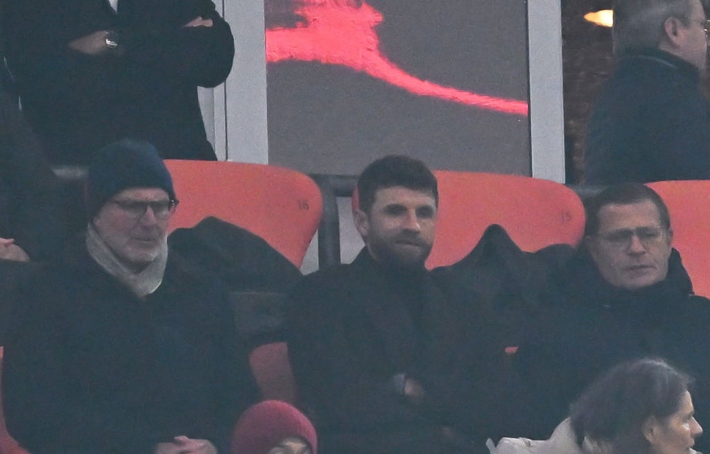 Müller (m) sieht die Bayern-Mühen beim 2:2 gegen Mainz.