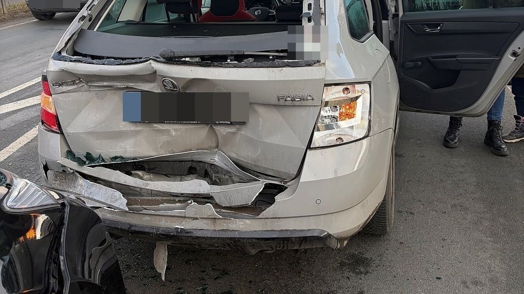 Bei einem Unfall auf der L82 bei Wernigerode sind zwei Kinder verletzt worden.