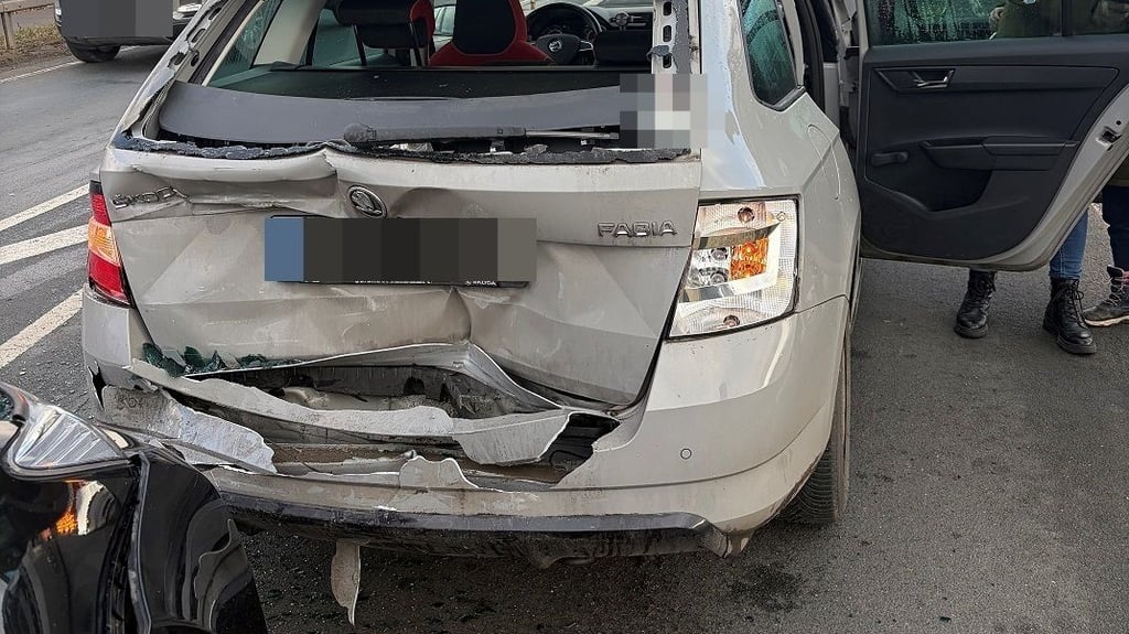 Bei einem Unfall auf der L82 bei Wernigerode sind zwei Kinder verletzt worden.