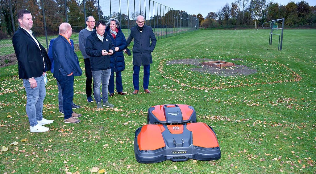 Der Mechauer  Mähroboter wurde im November 2024 präsentiert. 