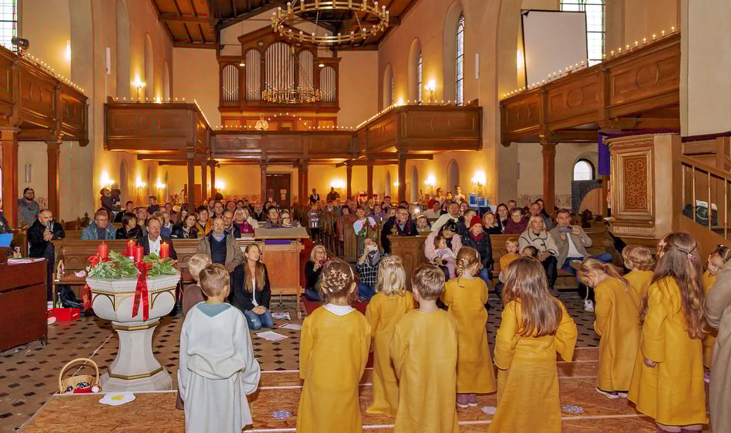 Die drei- bis sechsjährigen Chormitglieder aus der Kita „Struwwelpter“ begeisterten alle Gäste mit ihren weihnachtlichen Liedern. 