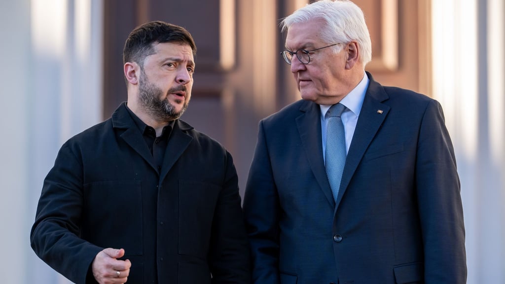 Treffen im Schloss Bellevue: Bundespräsident Steinmeier und der ukrainische Präsident Selenskyj.