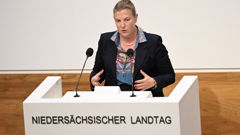 Mit dem neuen Gremium soll die demokratische Kontrolle des Verfassungsschutzes gestärkt werden, sagt CDU-Fraktionsmanagerin Hermann.