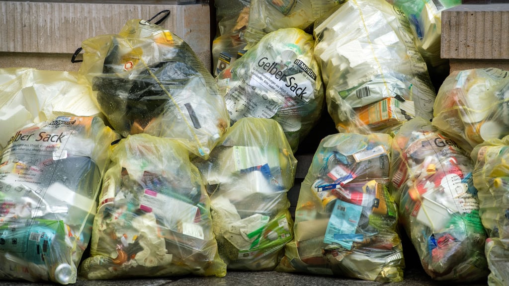 Die Verteilung der Gelben Säcke ist immer noch ein Aufregerthema im Altkreis Bitterfeld.