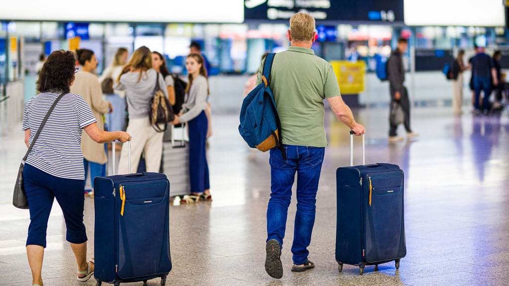 Zeit für die Urlaubsplanung: Menschen aus dem Nordwesten können ab sofort ihre Flüge ab Bremen buchen. (Archivbild)