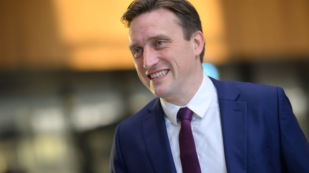 CDU-Fraktionschef Lechner teilt in der Haushaltsdebatte gegen SPD und Grüne aus.