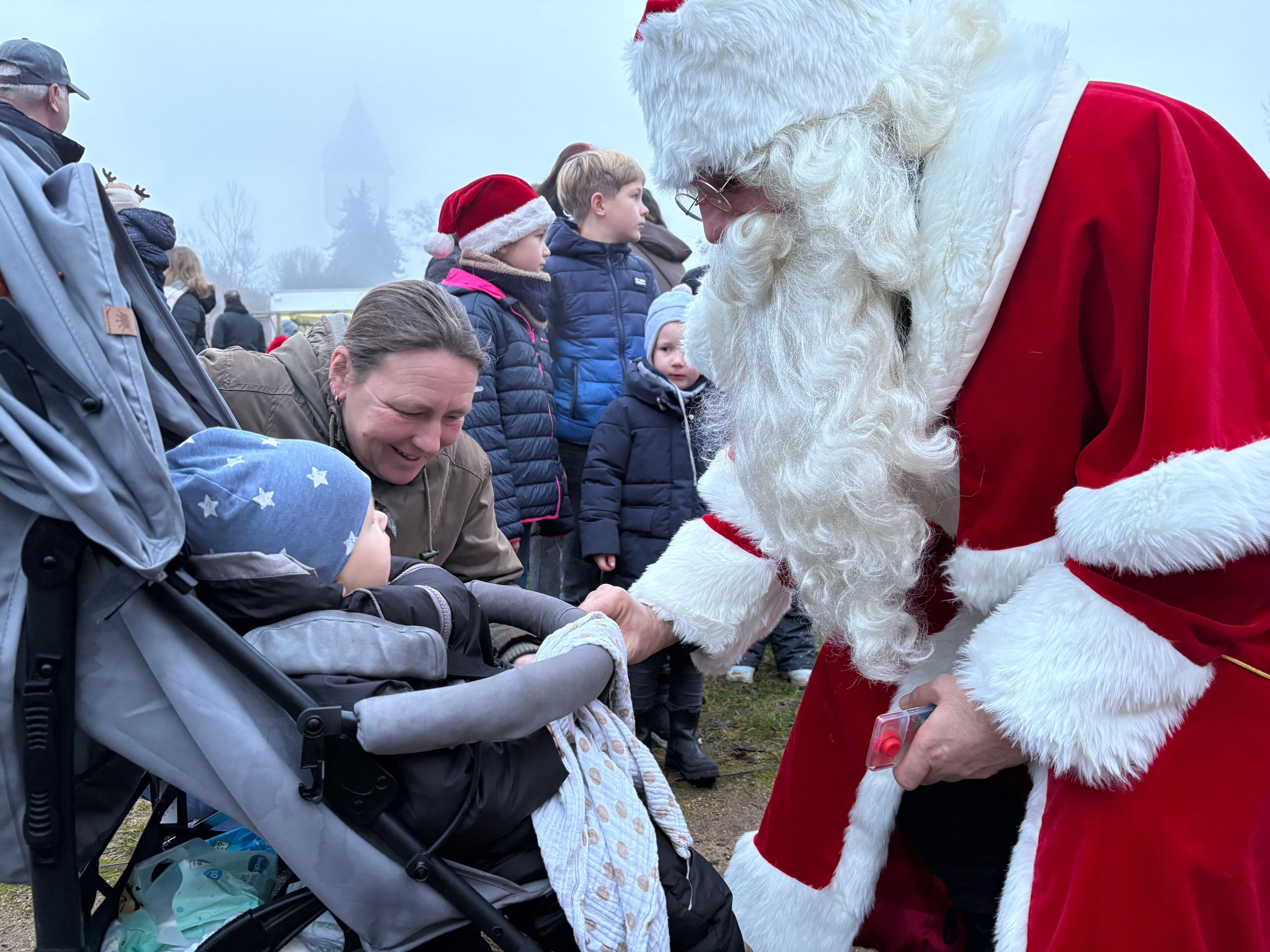 Umfrage - Stimmen Sie ab: Bratwurst, Glühwein, Weihnachtsstimmung: Braucht Burg einen Weihnachtsmarkt in der Innenstadt?
