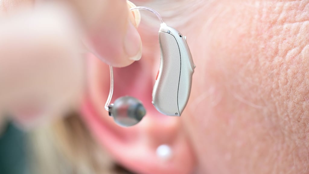 Gepflegte und trockene Hörsysteme sorgen auch im Winter für zuverlässiges Hören.